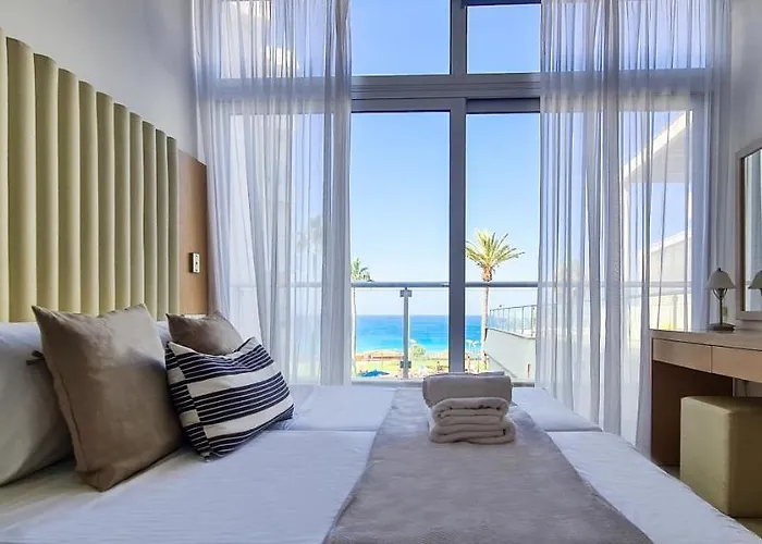 Phaedrus Living: Seafront Luxury Flat Pallini Court 113