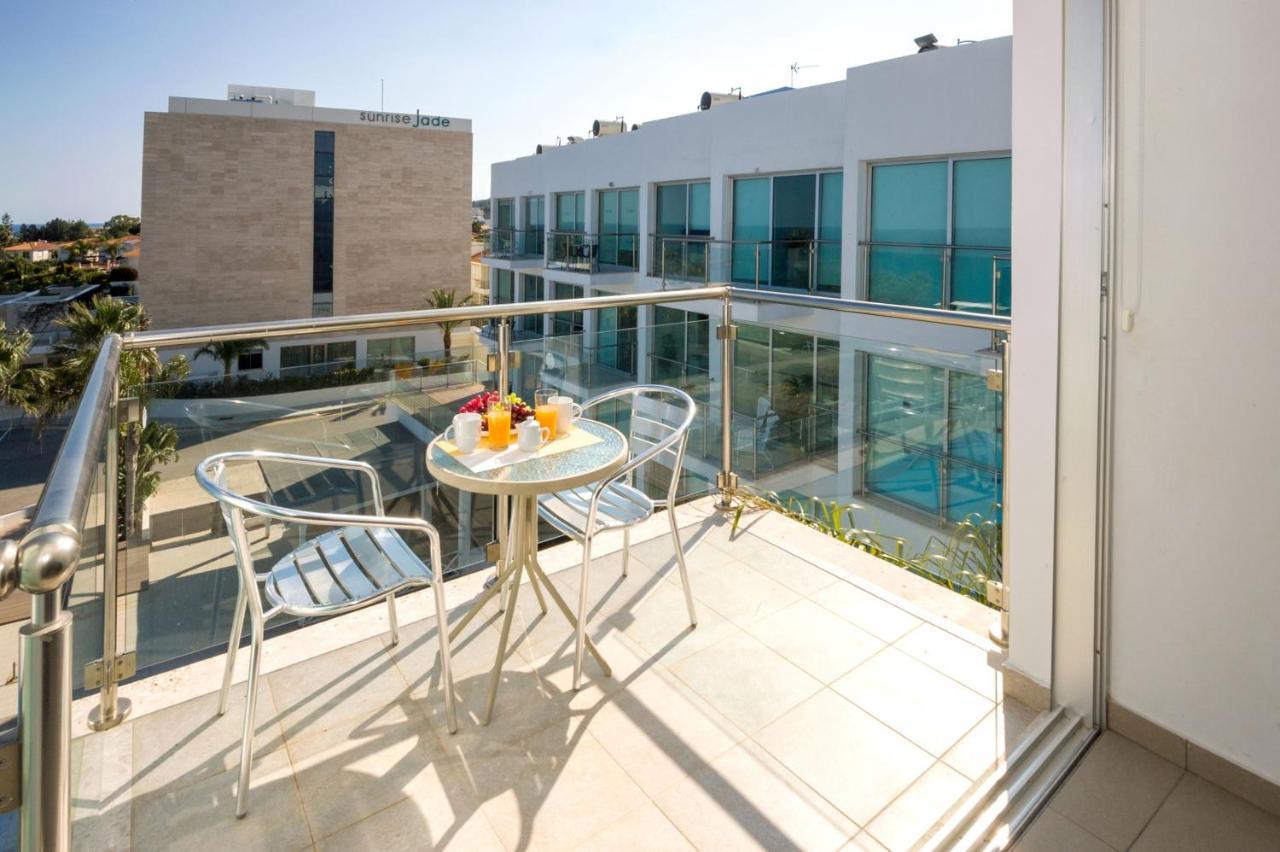 Sharon - Coralli Beachfront Holiday home *