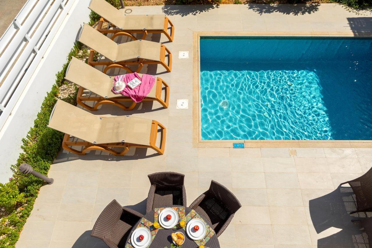 Villa Artisan Seafront 1