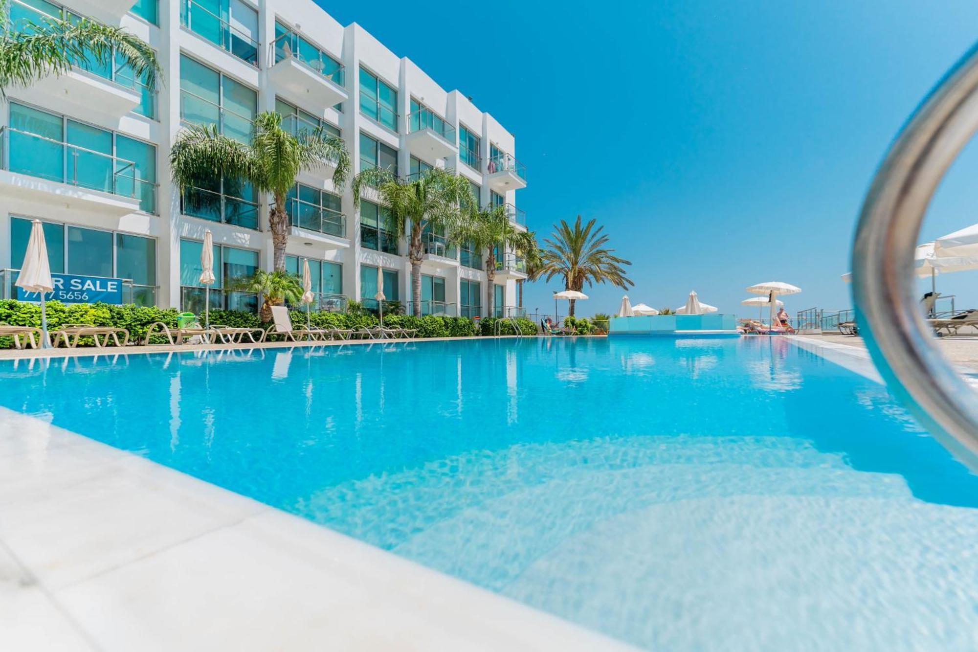 Sharon - Coralli Beachfront Holiday home