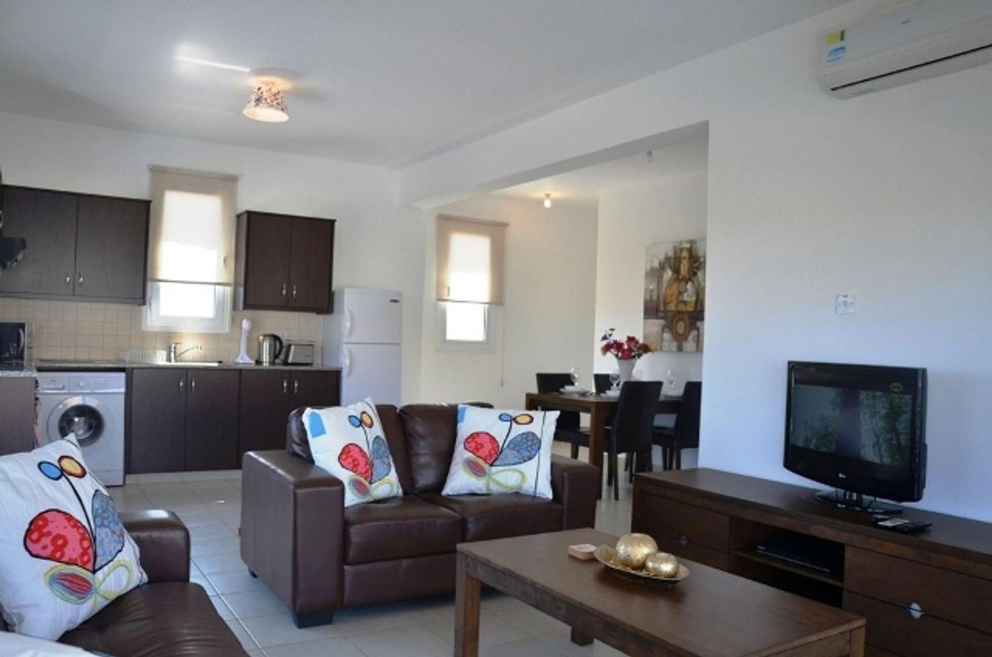 Two Bed With Sea Views And Pool Views Apartment Protaras