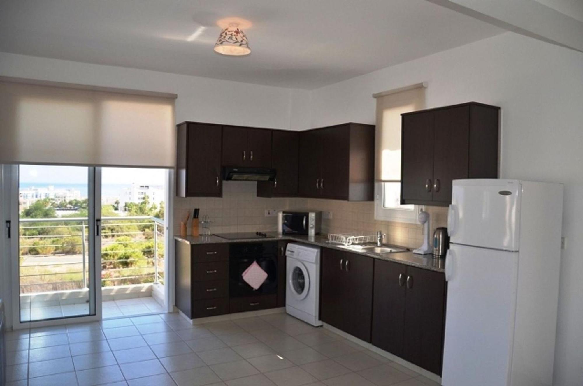 Two Bed With Sea Views And Pool Views Apartment