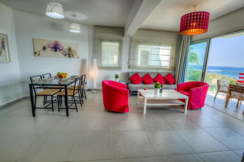 Beachfront Trident Apartment