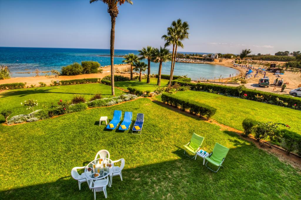 Beachfront Trident Apartment *