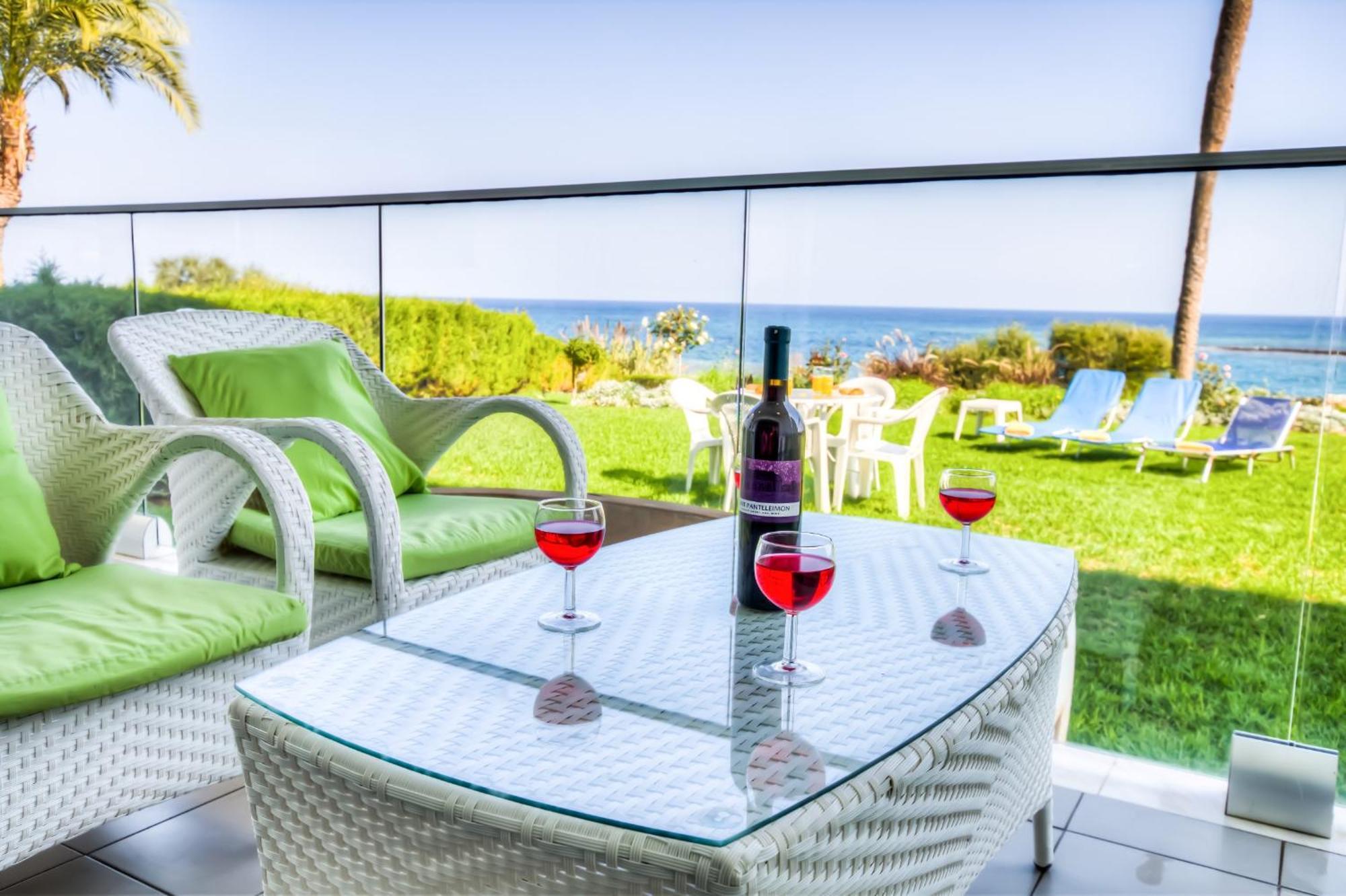 Beachfront Trident Apartment
