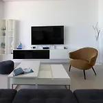 Luxury 4-Bed With Sea-Views