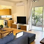 Wealthystays Niceday Hill Villa, 10M Walk To Beach