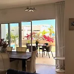 Wealthystays Niceday Hill Villa, 10M Walk To Beach