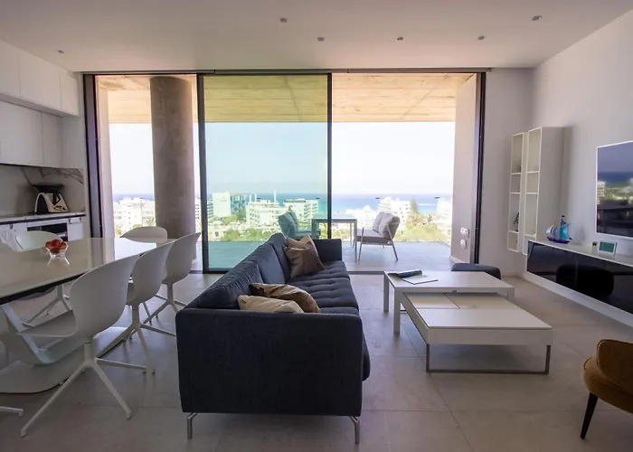 Luxury 4-Bed With Sea-Views