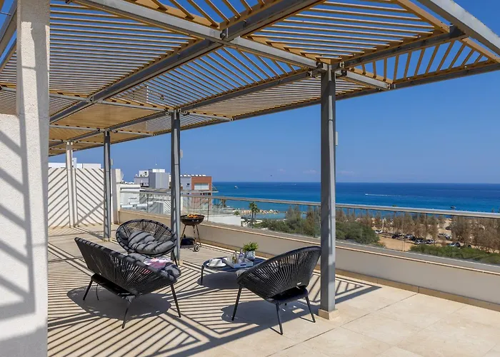 Emerald Bay Sea-Front Penthouse
