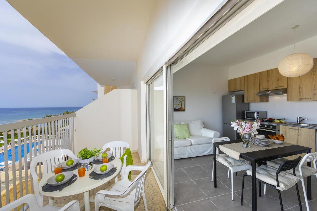 Almyra Seaview Suites Apartment Protaras