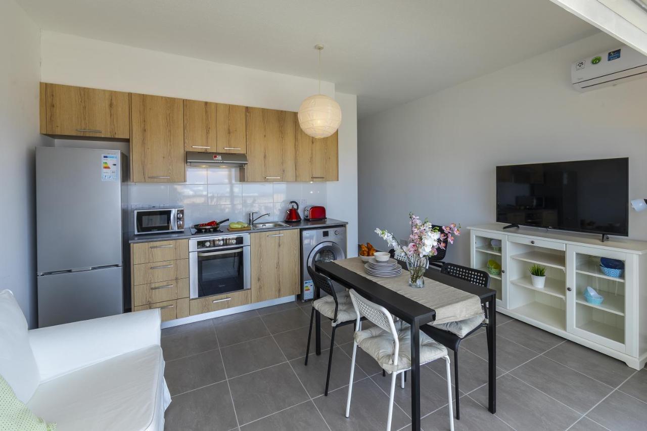 Almyra Seaview Suites Apartment