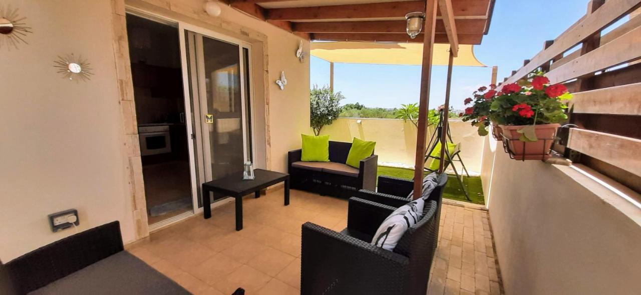 Sunny Villa *