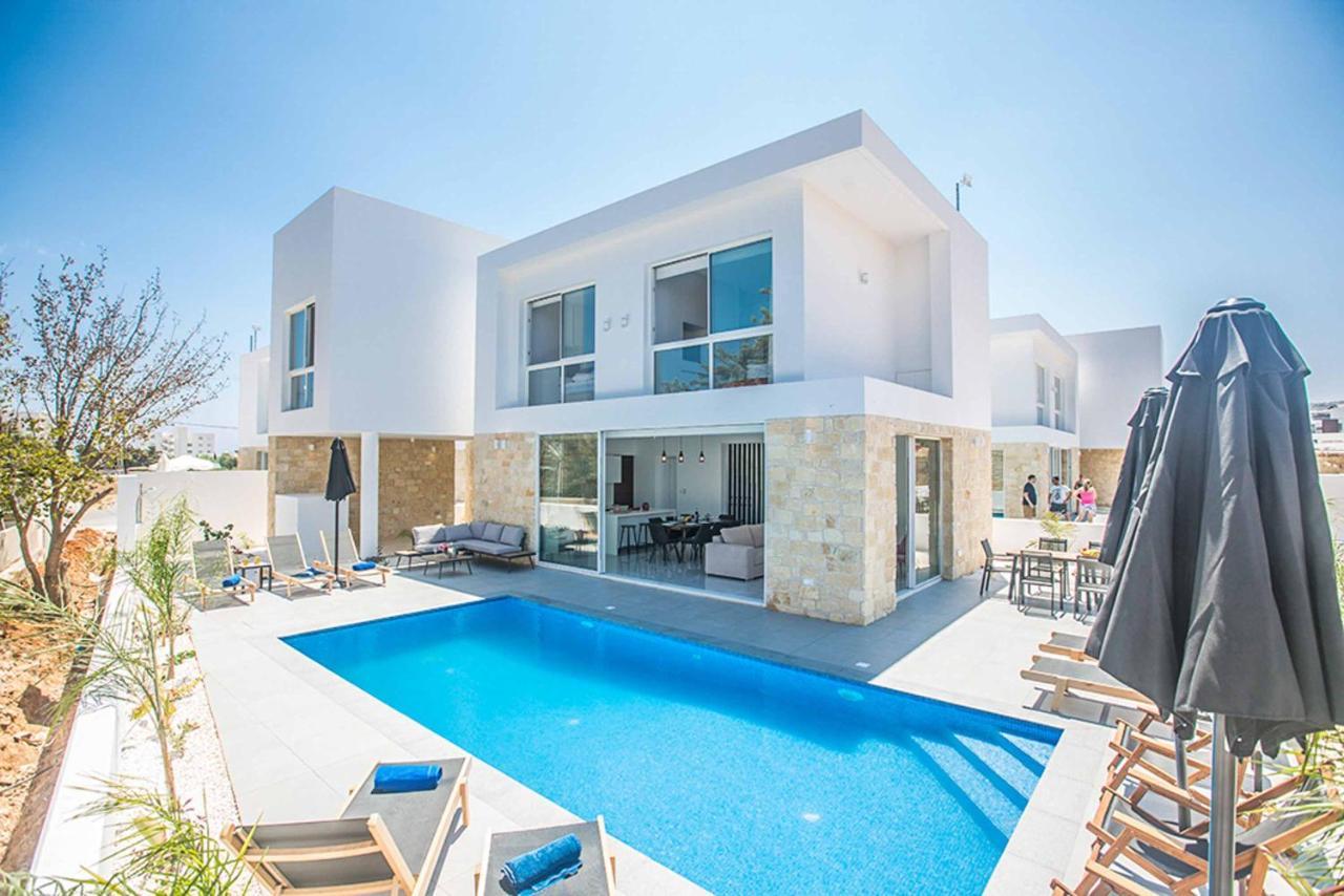 Villa Vie Blue 2 *