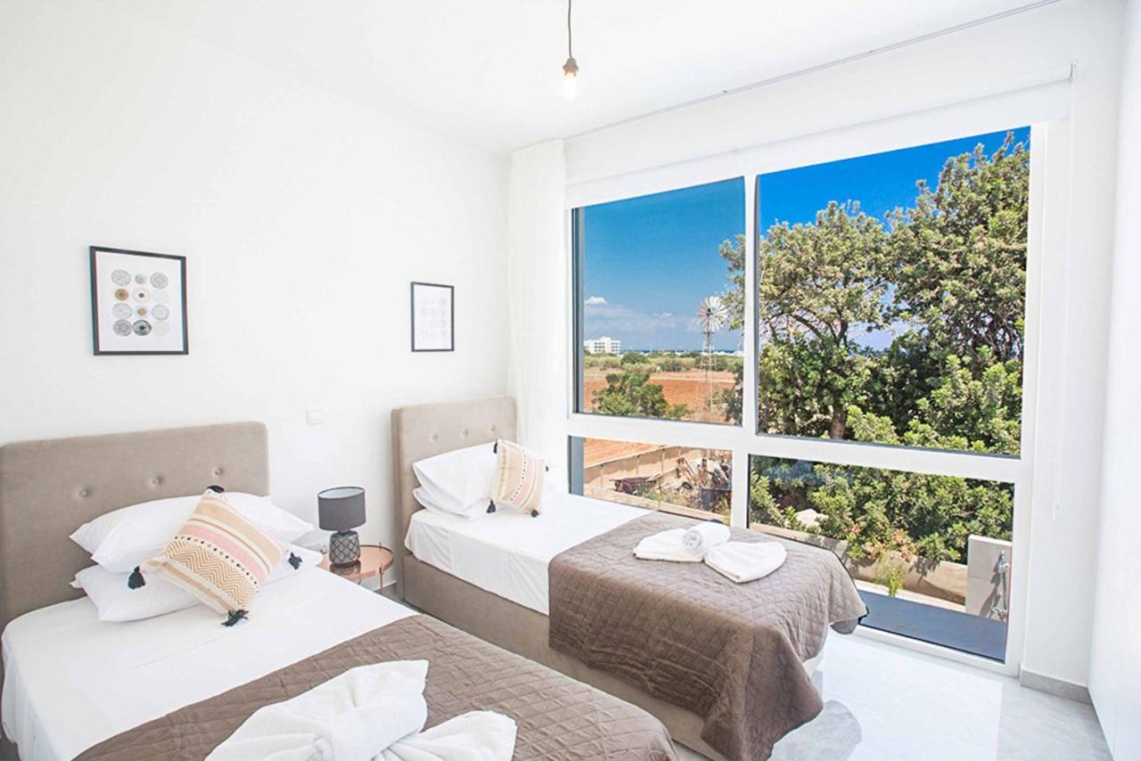 Villa Vie Blue 2 *