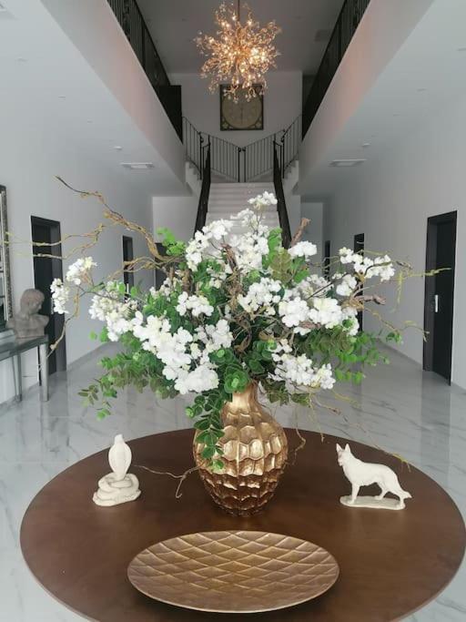 Maxor Palace *