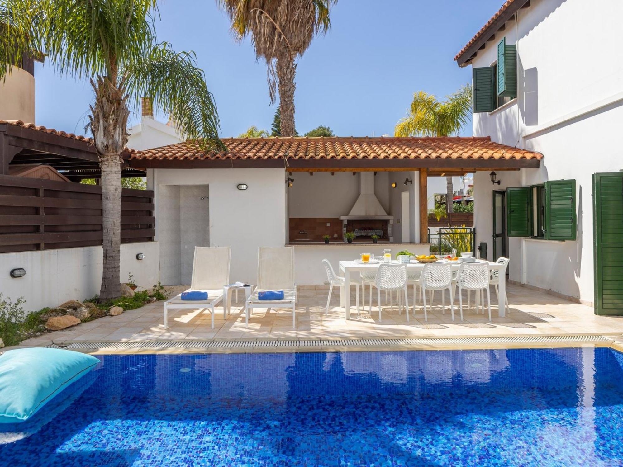 Holiday home Eftihia