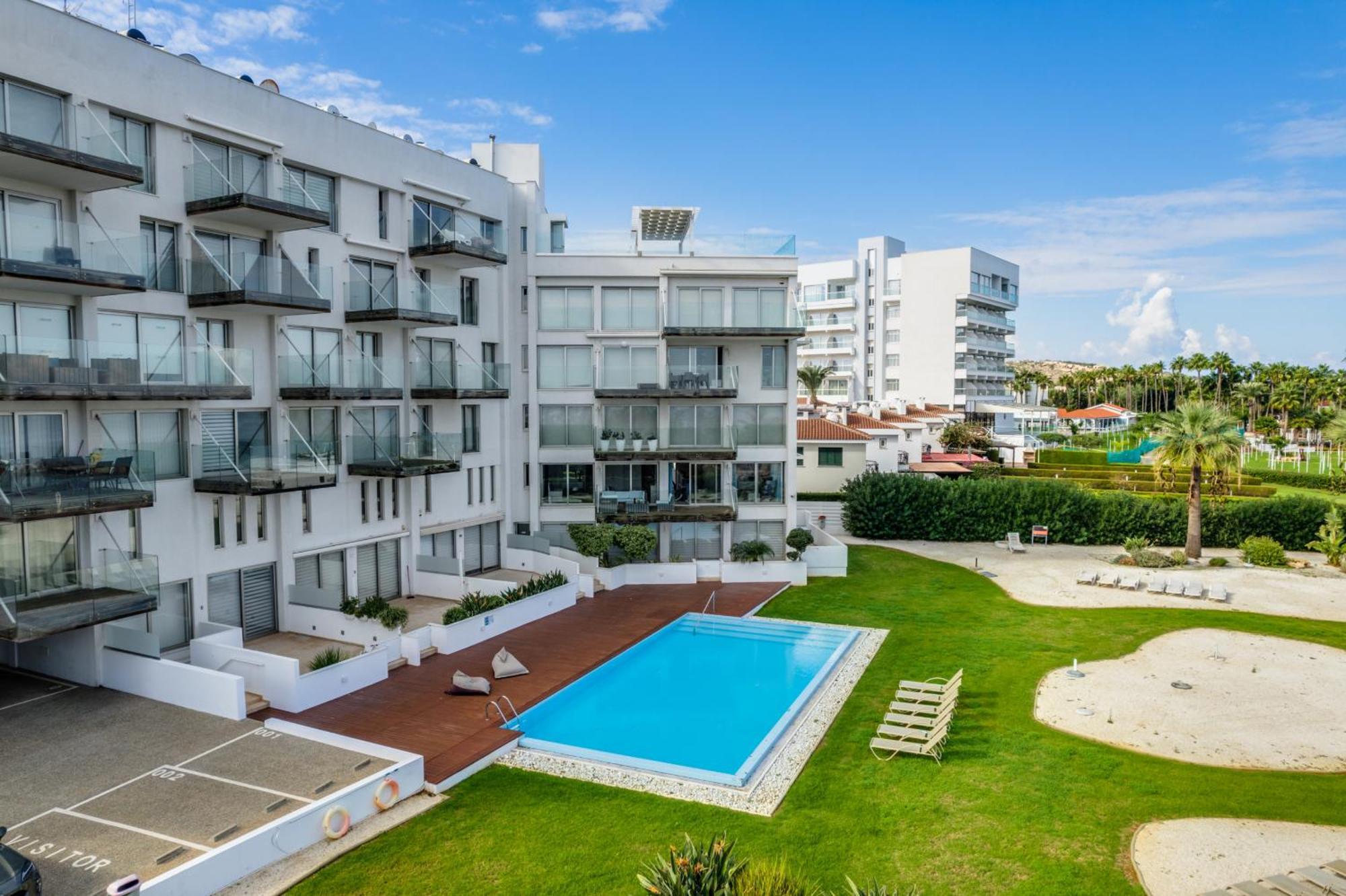 Beachfront Thalassa *