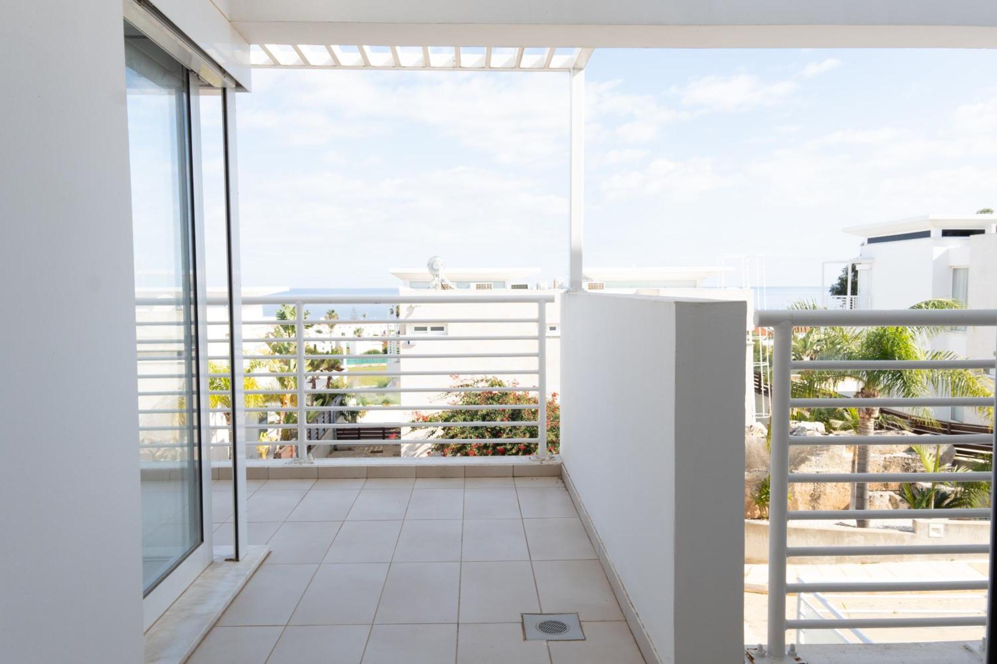 Wealthystays Niceday Hill Villa, 10M Walk To Beach