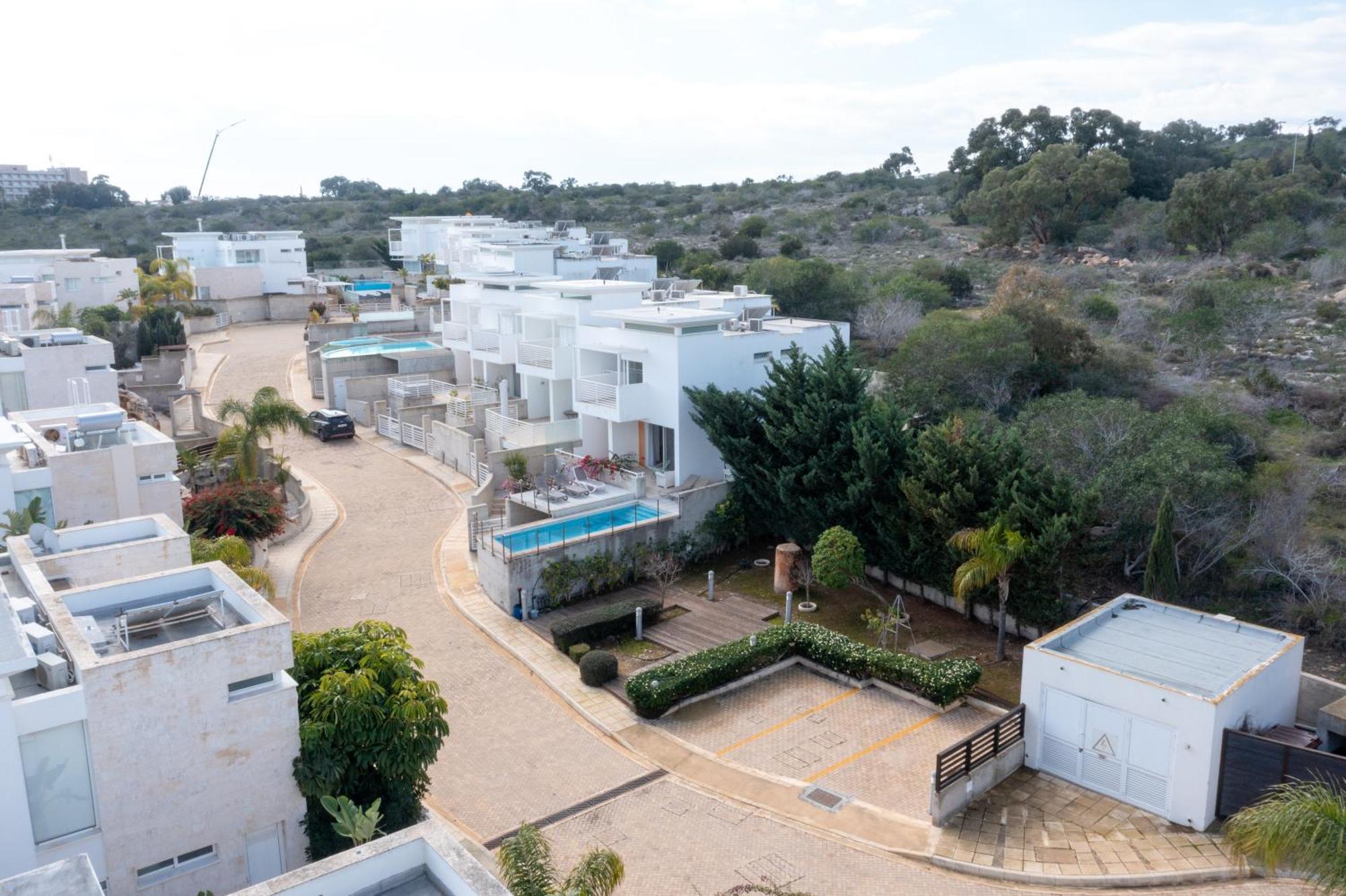 Wealthystays Niceday Hill Villa, 10M Walk To Beach * Protaras