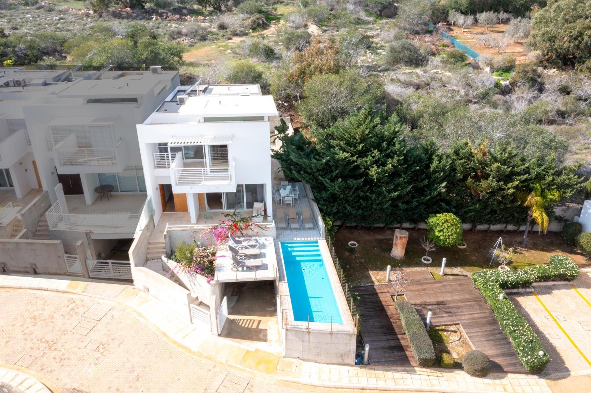 Villa Wealthystays Niceday Hill Villa, 10M Walk To Beach
