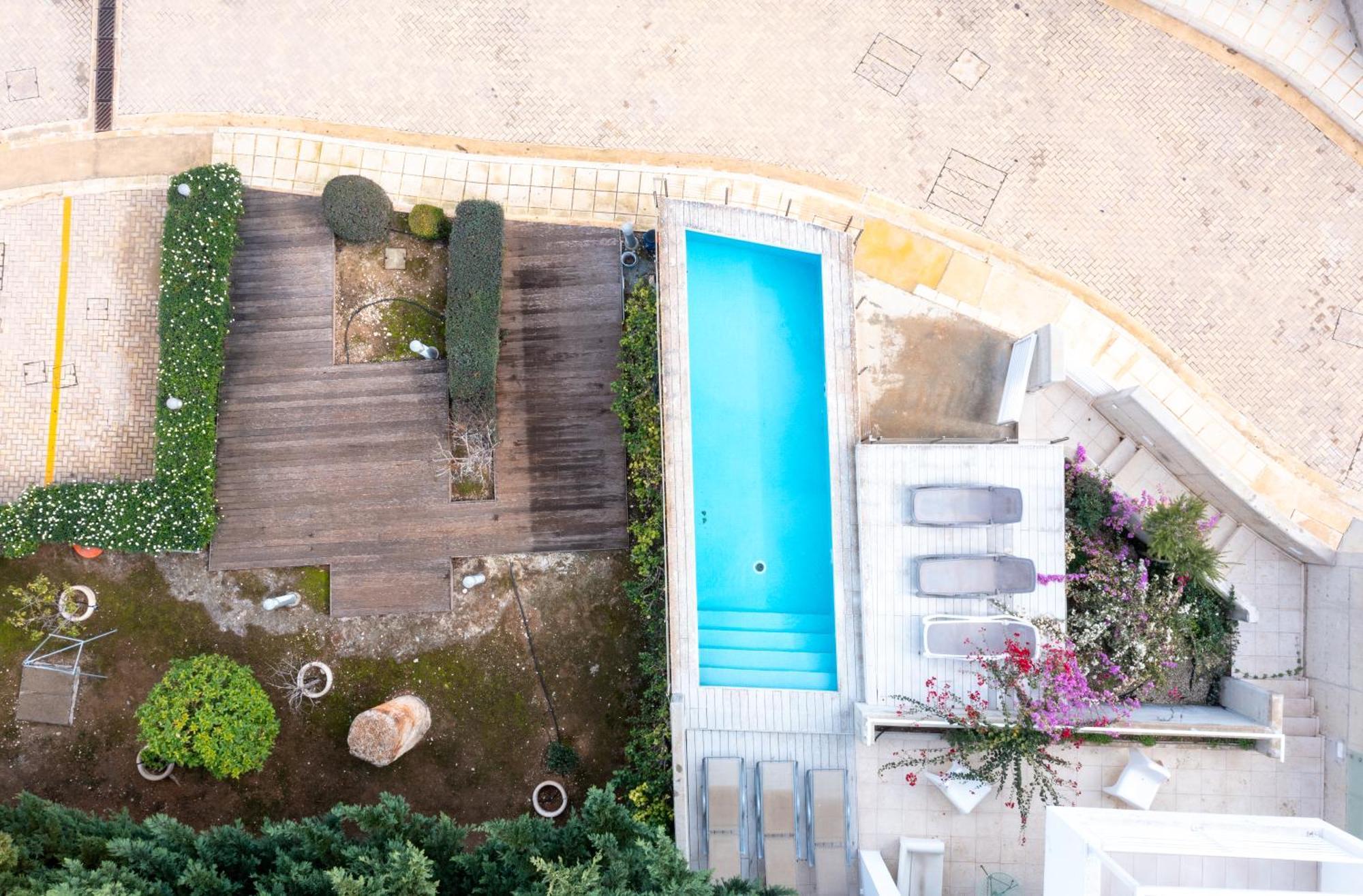 Wealthystays Niceday Hill Villa, 10M Walk To Beach