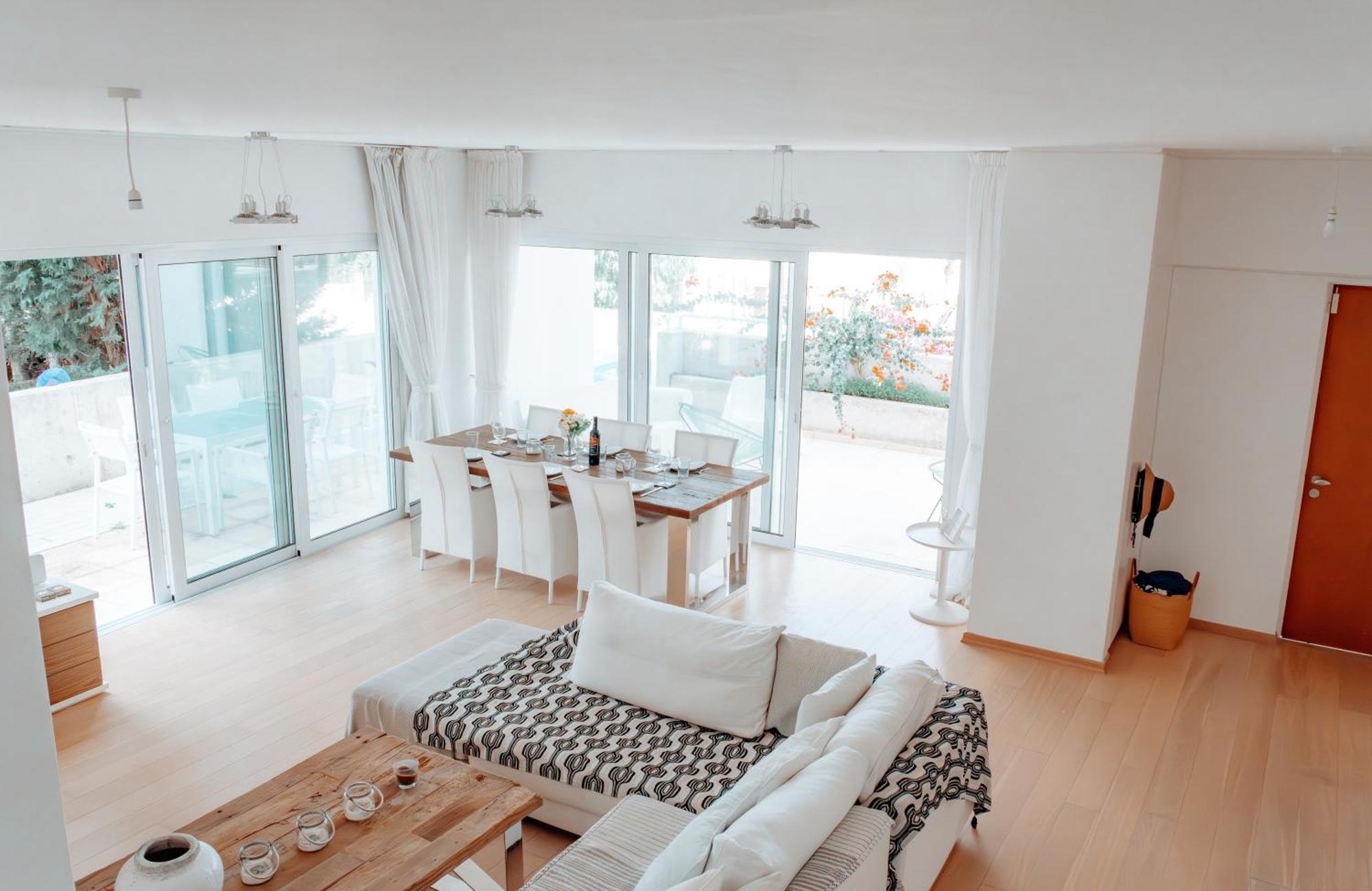 Wealthystays Niceday Hill Villa, 10M Walk To Beach
