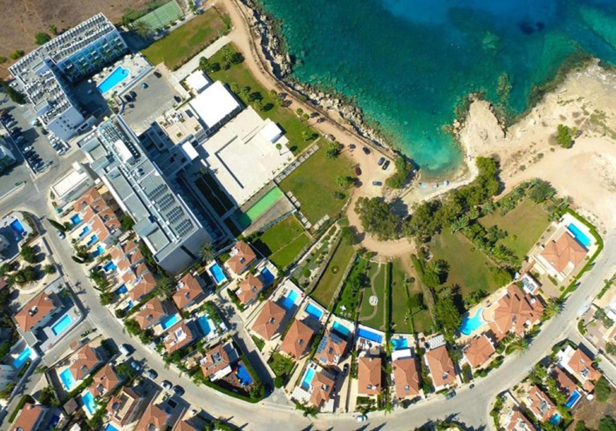Amber - Coralli Beachfront Apartment