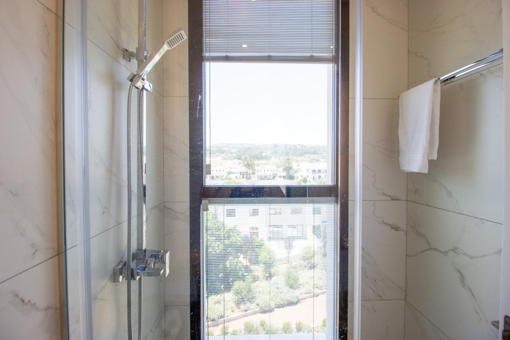 Apartment Luxury 4-bed With Sea-views