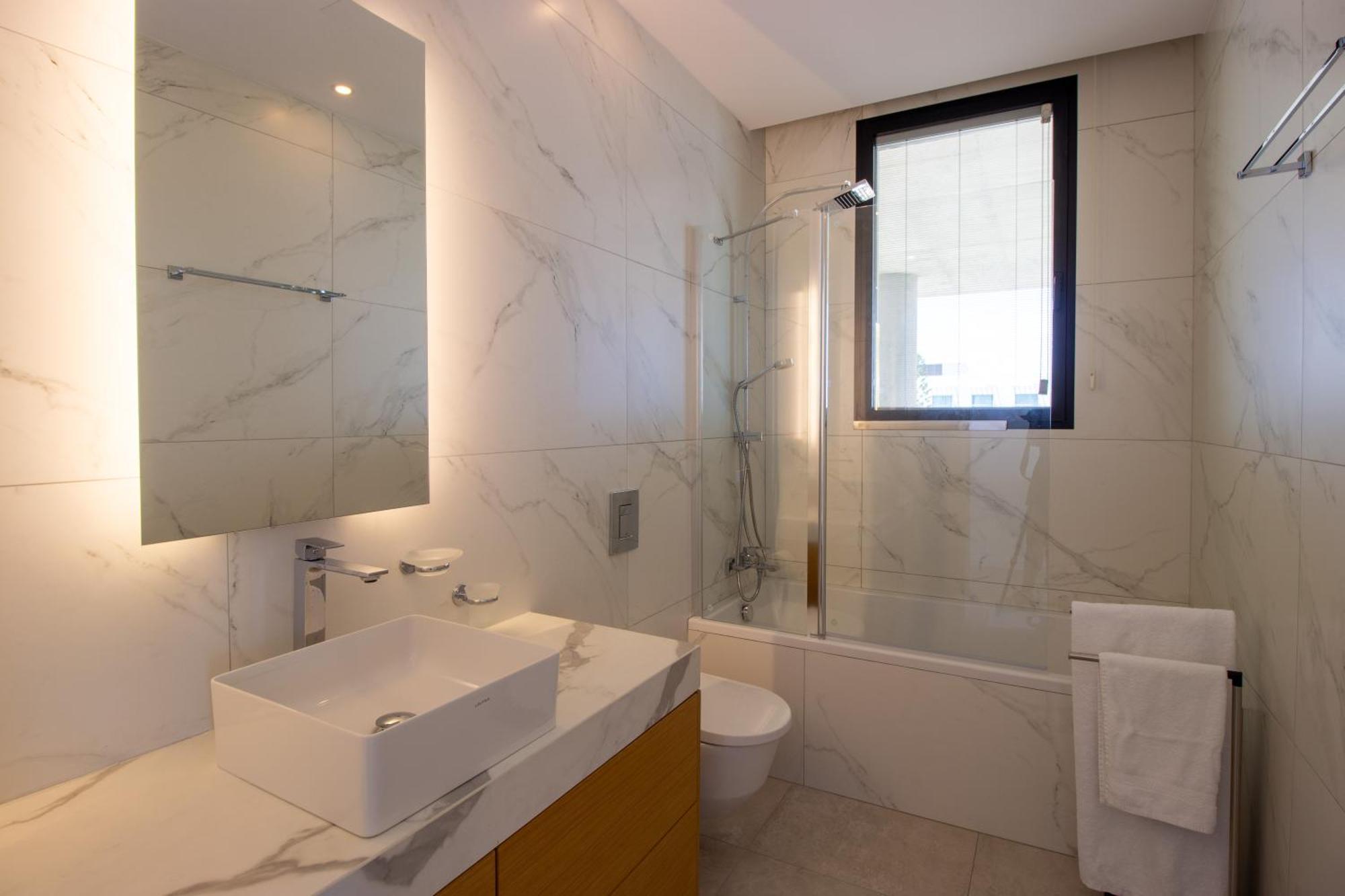 Apartment Luxury 4-bed With Sea-views