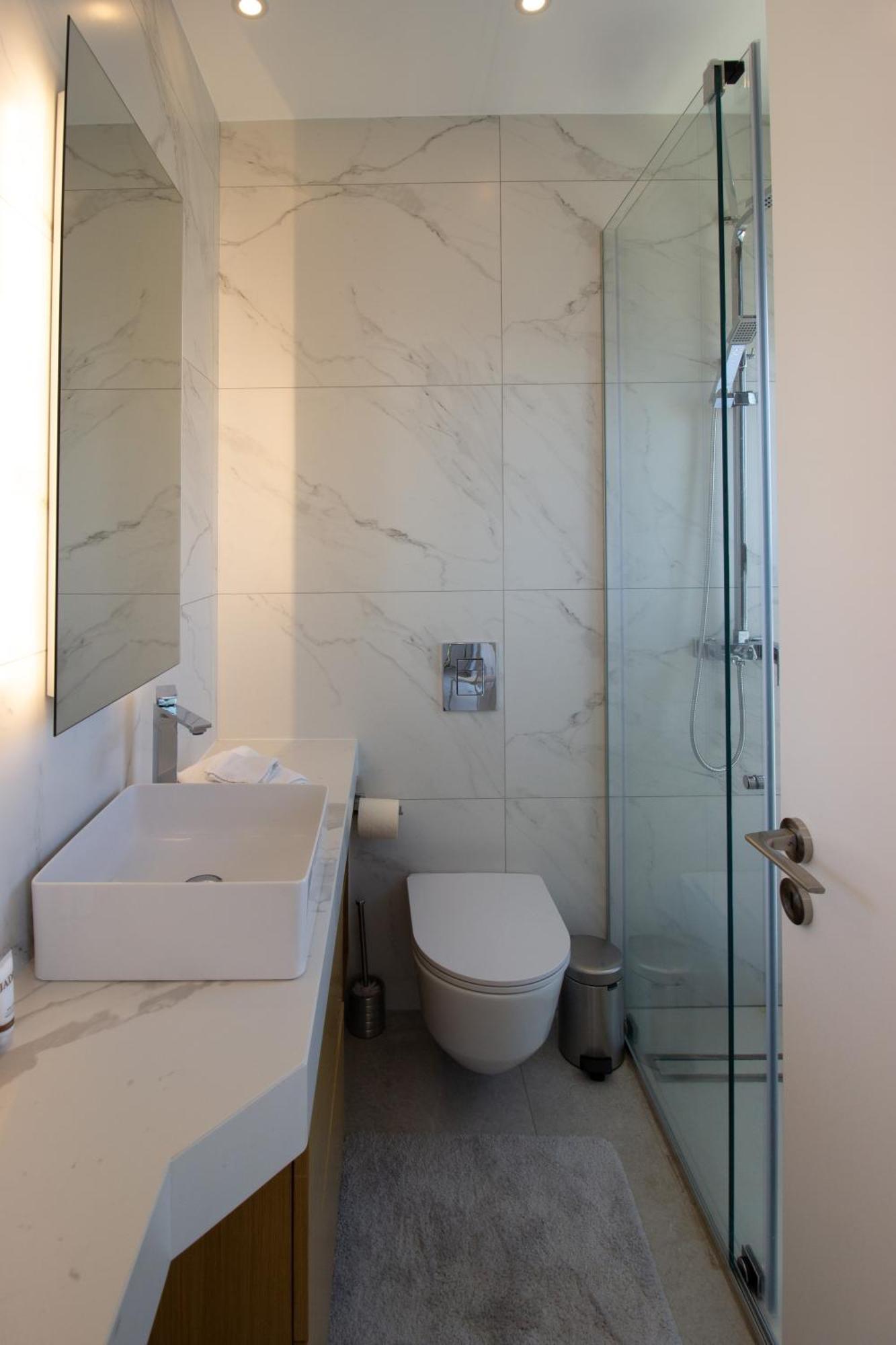 Luxury 4-bed With Sea-views *