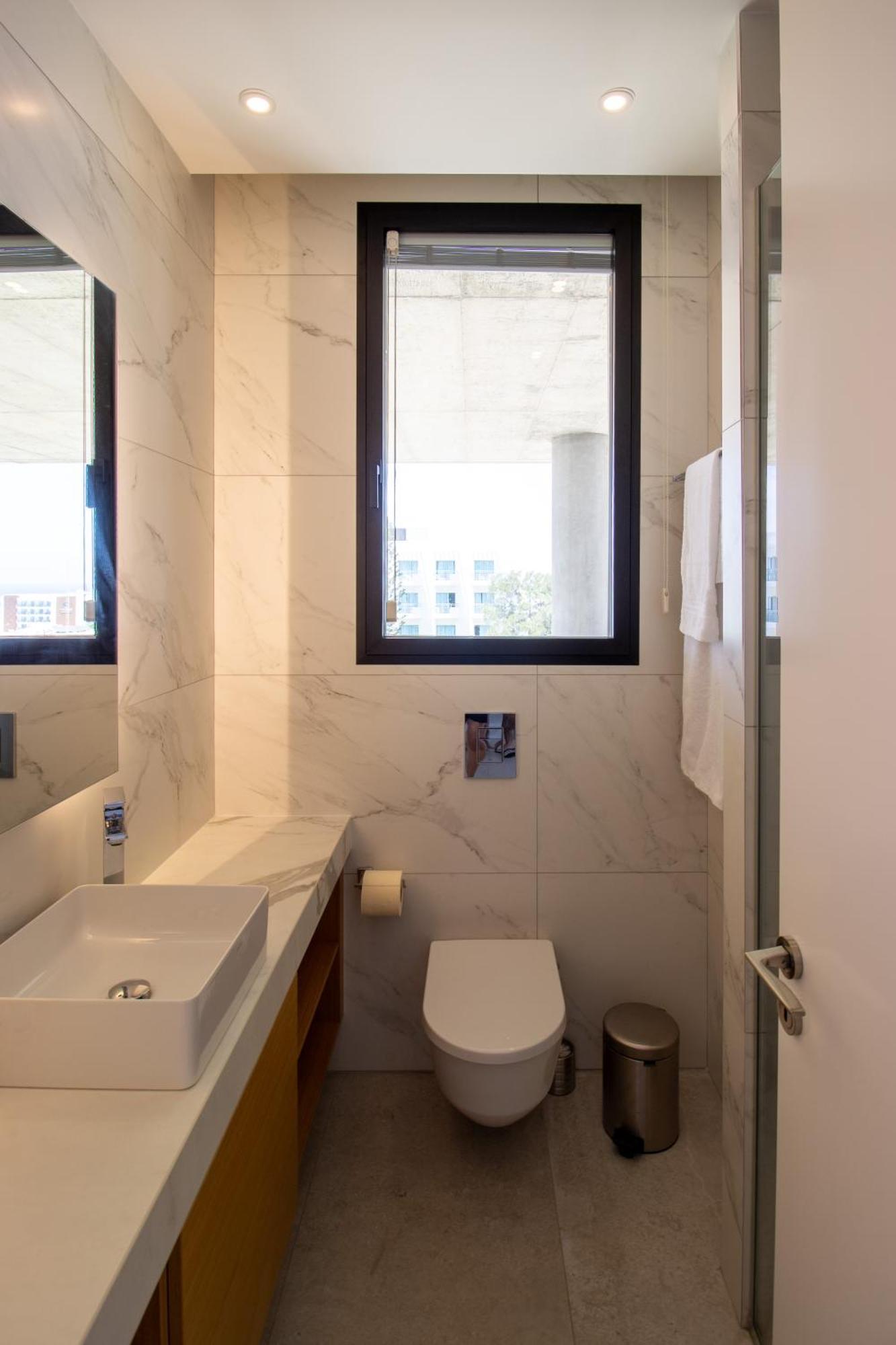 Luxury 4-bed With Sea-views * Protaras