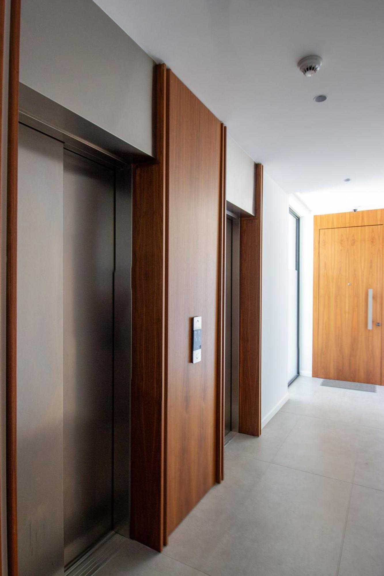 Luxury 4-bed With Sea-views
