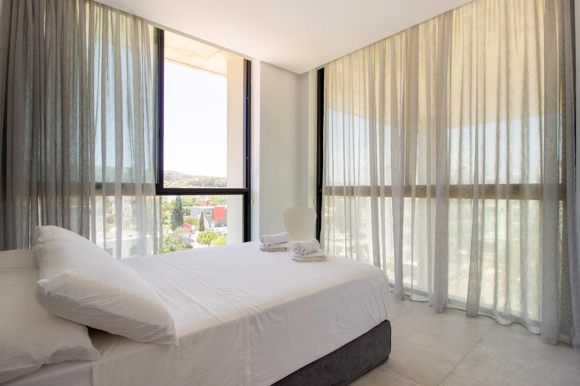 Luxury 4-bed With Sea-views Apartment Protaras