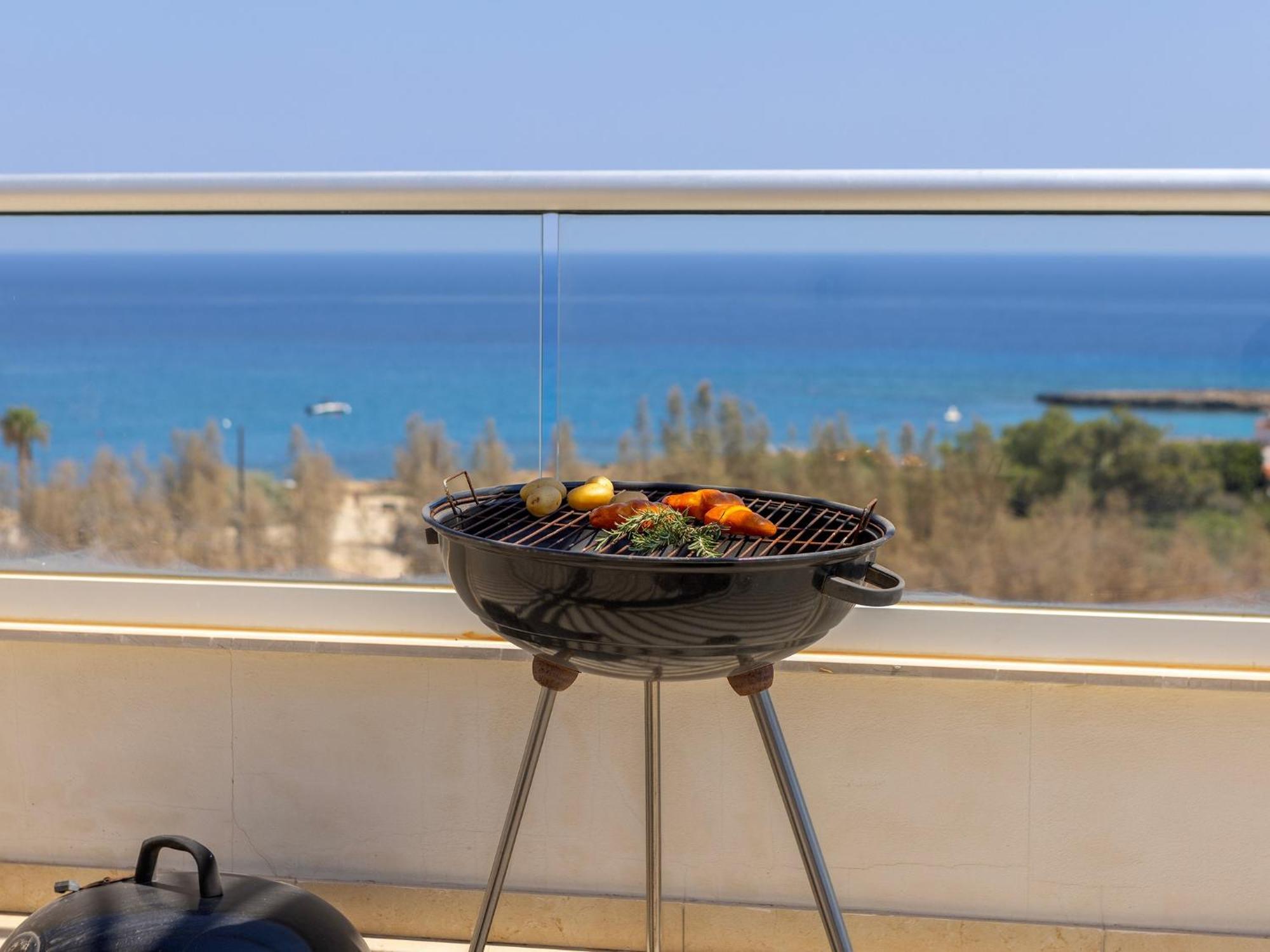 Apartment Emerald Bay Sea-front Penthouse *