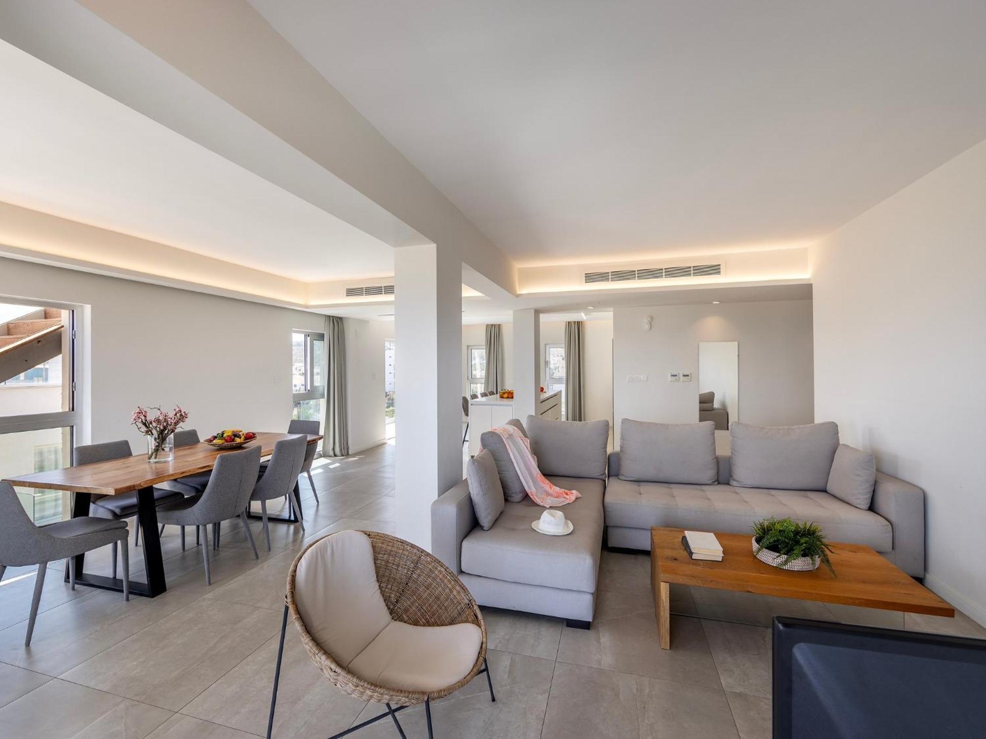 Emerald Bay Sea-front Penthouse *
