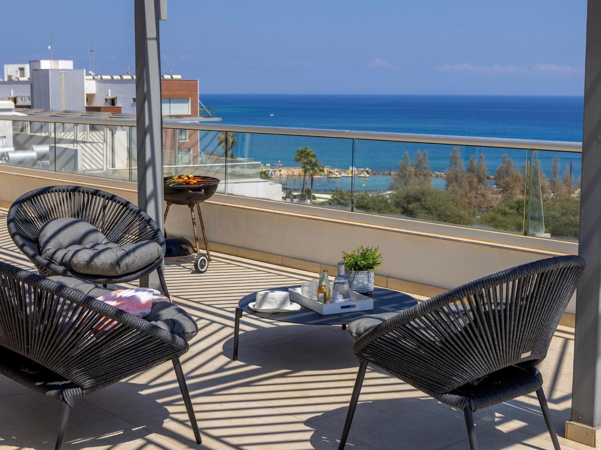 Emerald Bay Sea-front Penthouse * Protaras