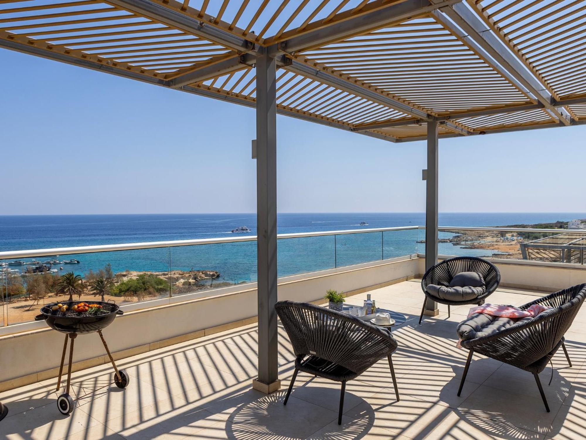 Emerald Bay Sea-front Penthouse * Protaras