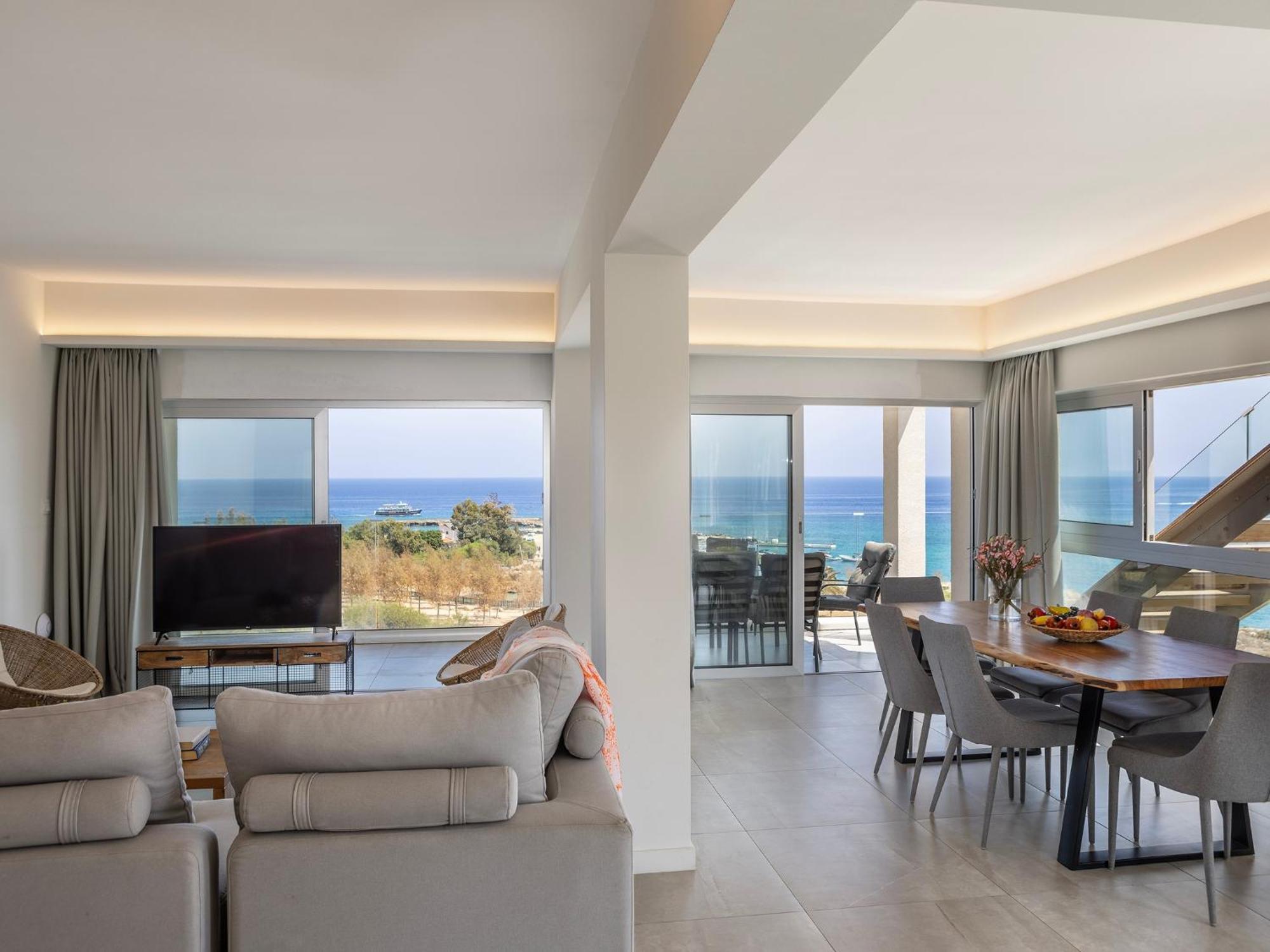 Emerald Bay Sea-front Penthouse Apartment
