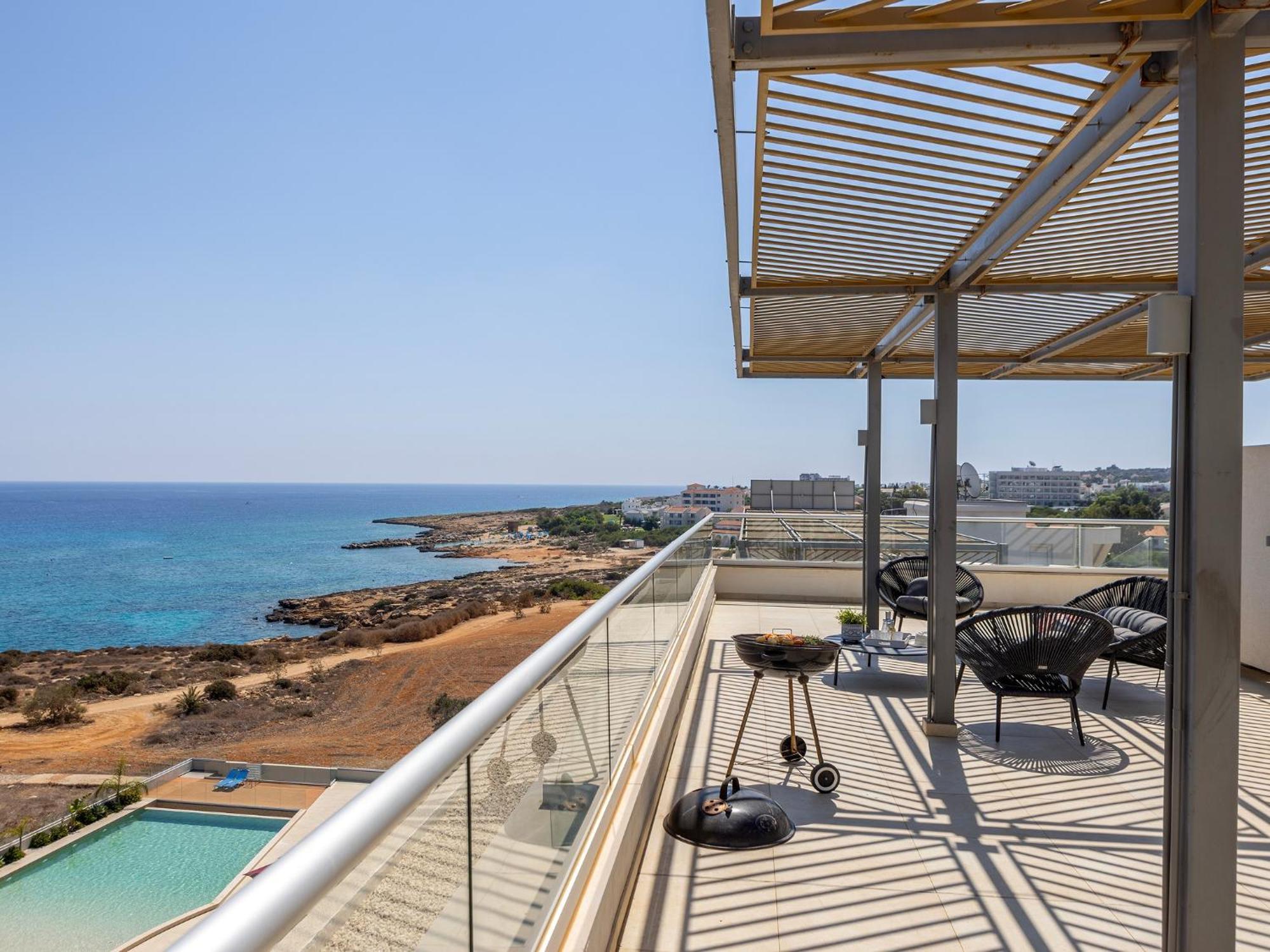 Apartment Emerald Bay Sea-front Penthouse