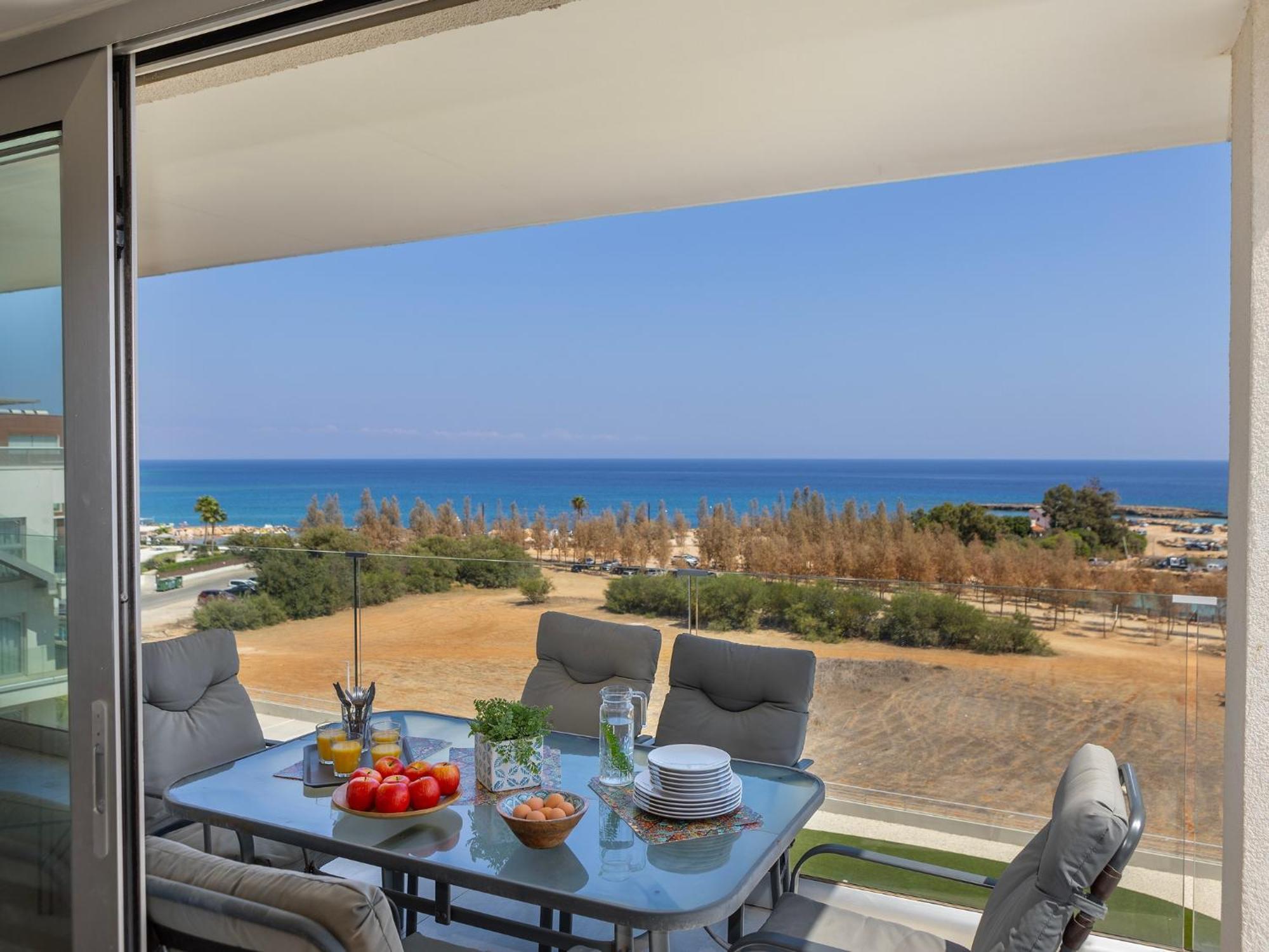 Apartment Emerald Bay Sea-front Penthouse *