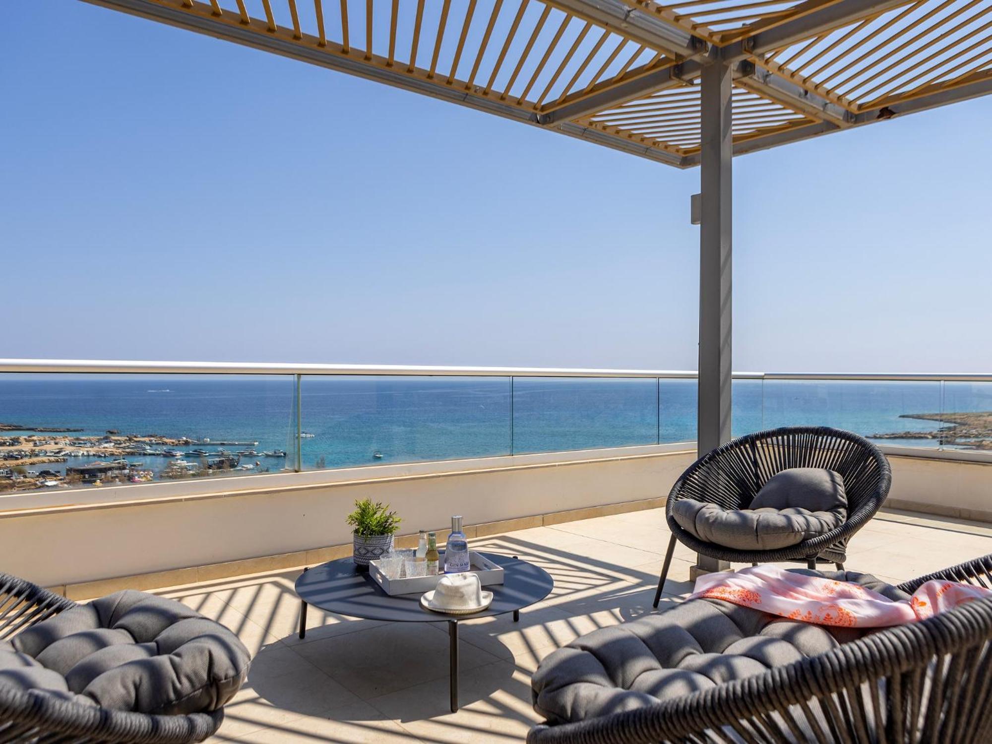 Emerald Bay Sea-front Penthouse