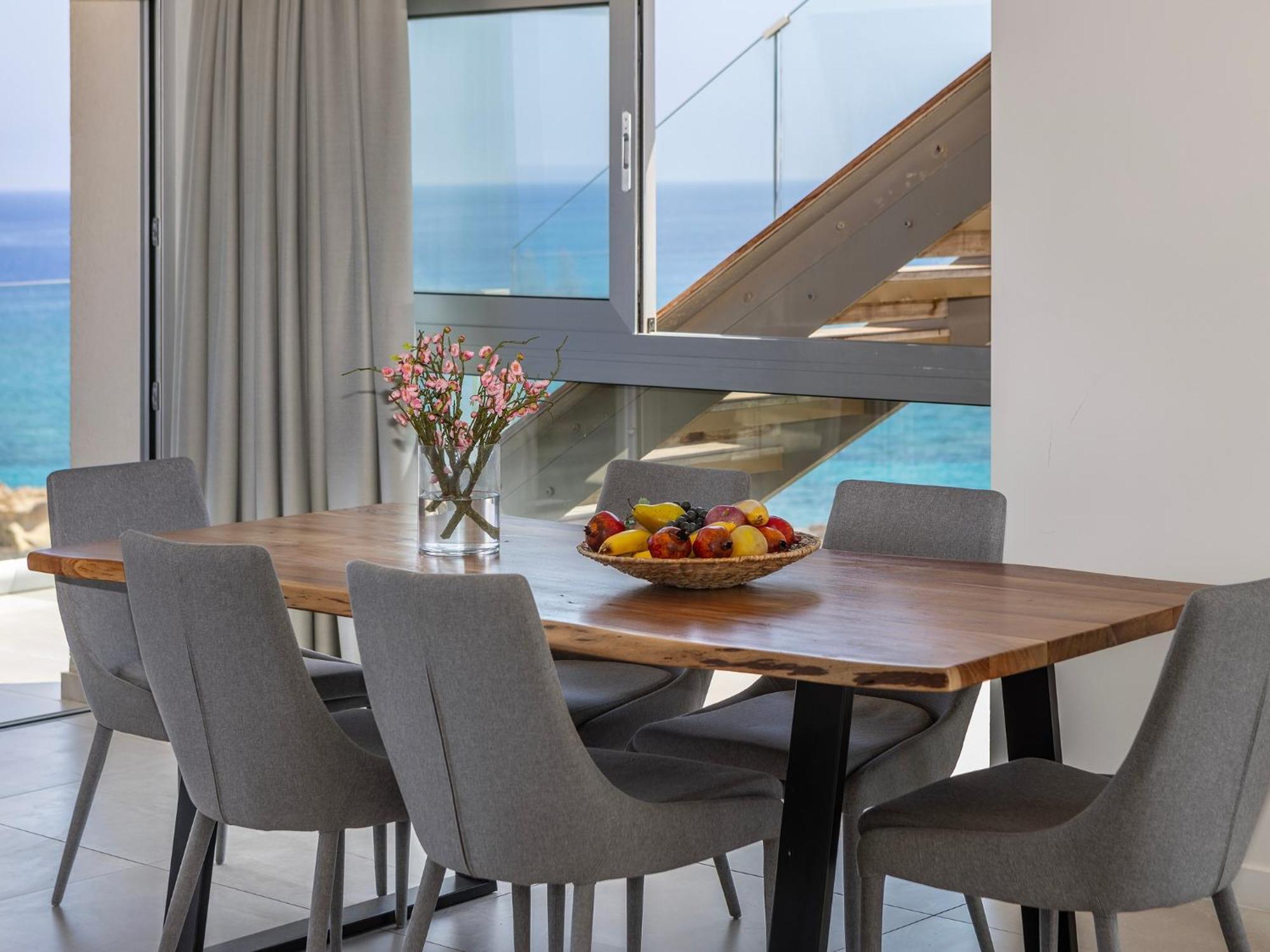 Emerald Bay Sea-front Penthouse Apartment