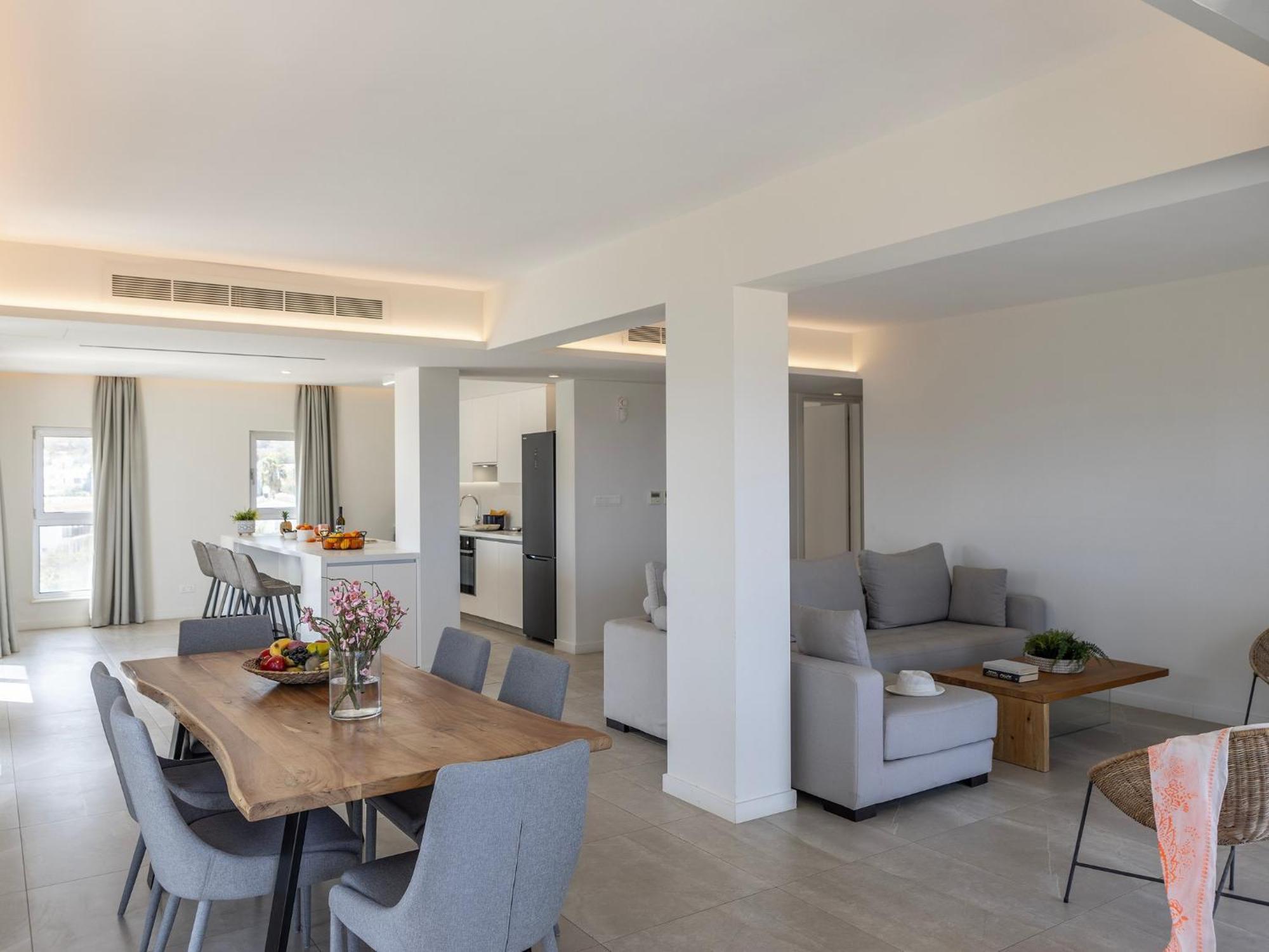 Emerald Bay Sea-front Penthouse Apartment Protaras