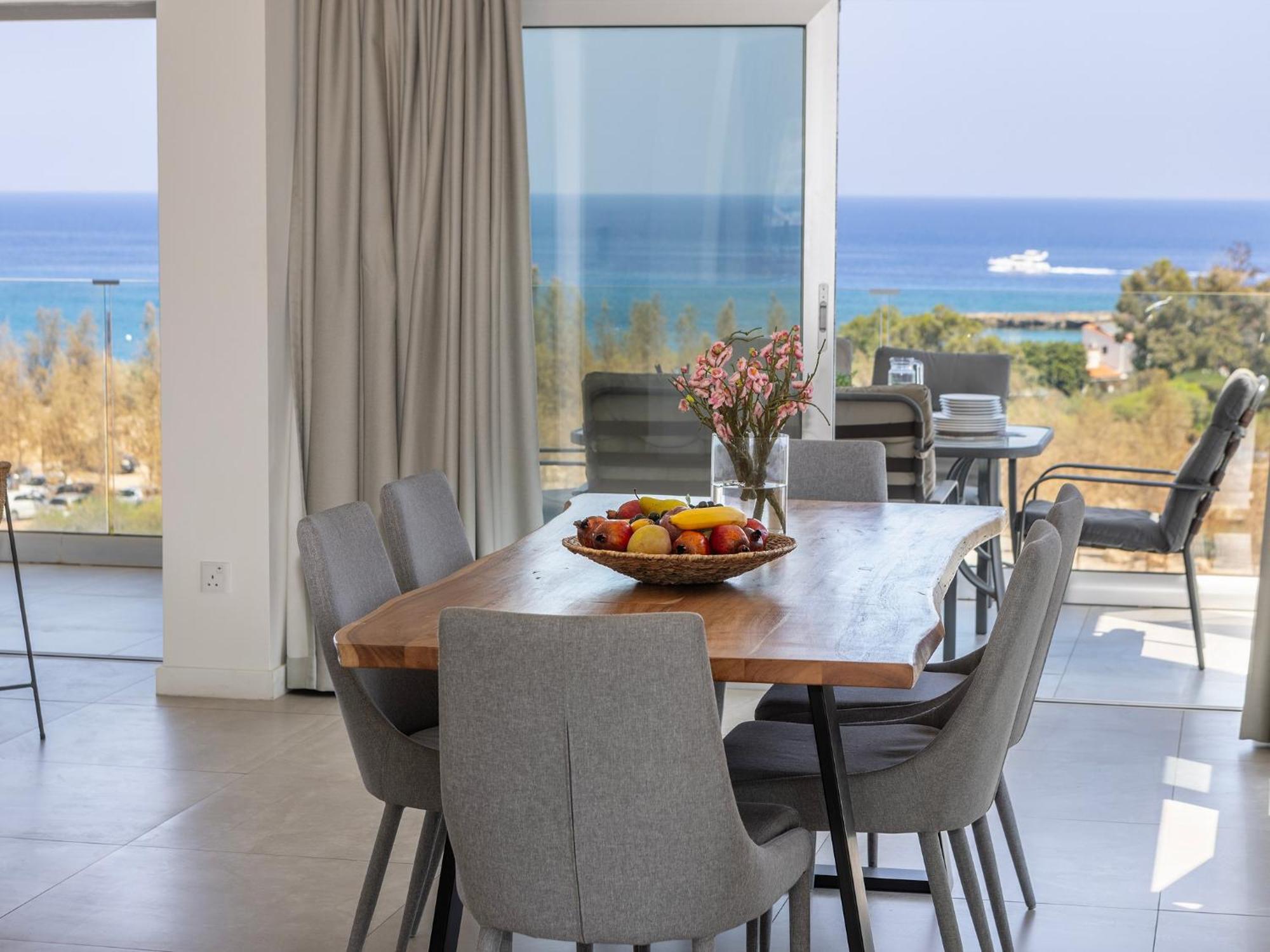 Emerald Bay Sea-front Penthouse *