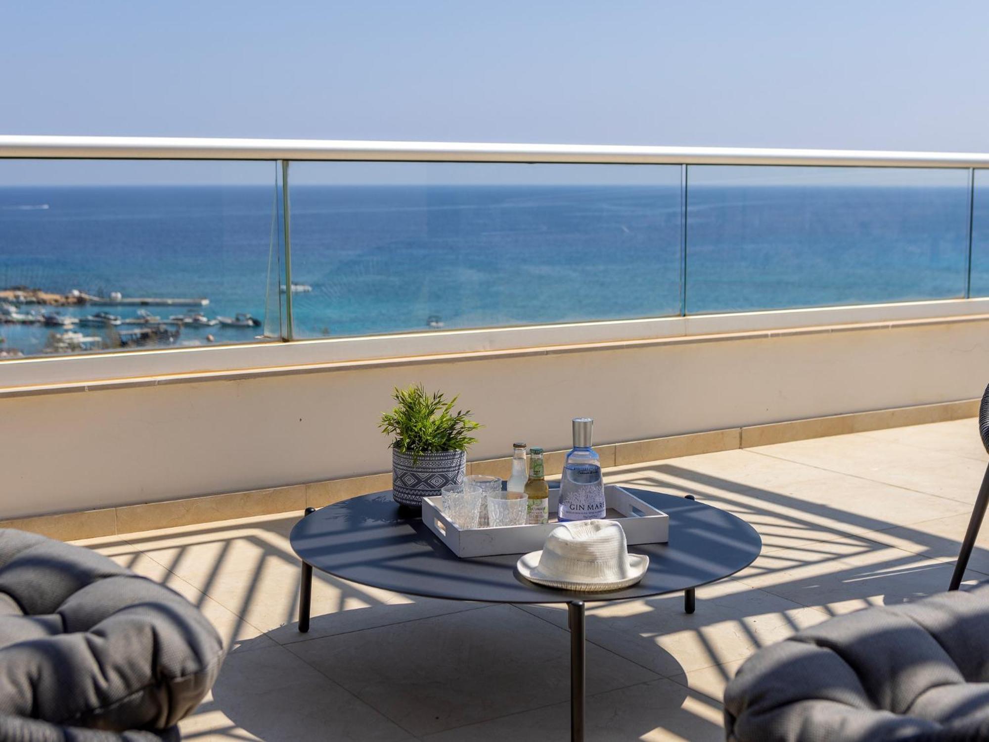 Emerald Bay Sea-front Penthouse * Protaras