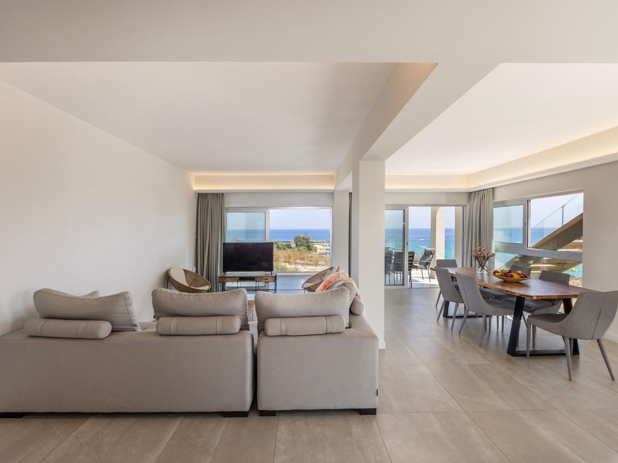 Emerald Bay Sea-front Penthouse