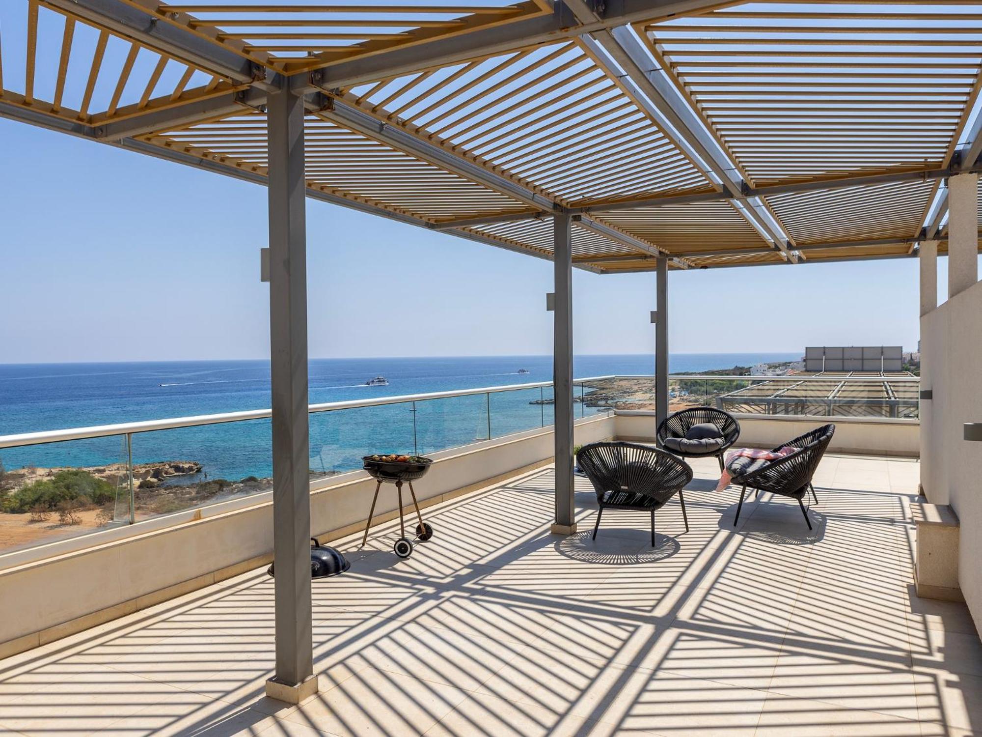 Emerald Bay Sea-front Penthouse Apartment
