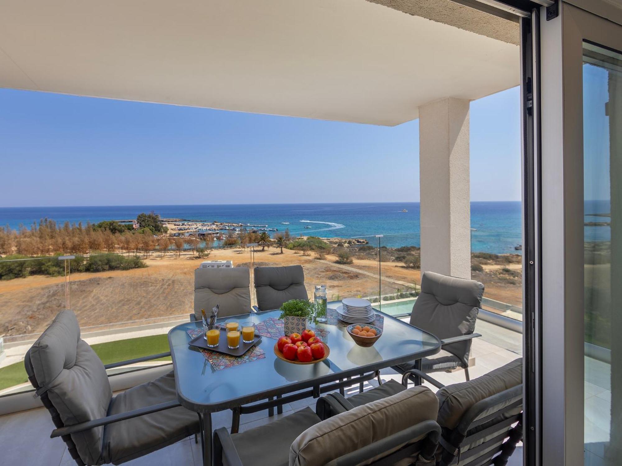 Apartment Emerald Bay Sea-front Penthouse *