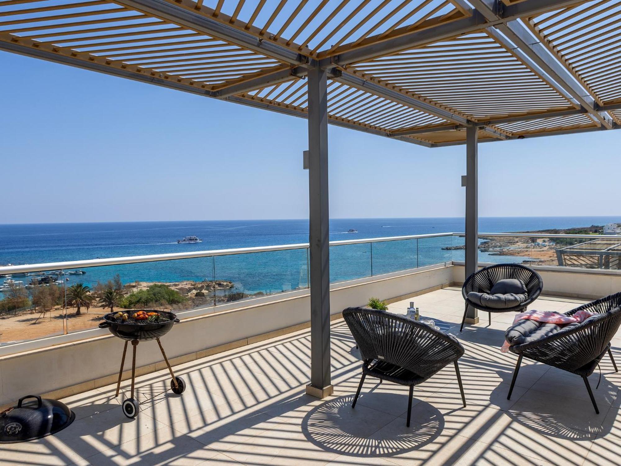 Emerald Bay Sea-front Penthouse * Protaras